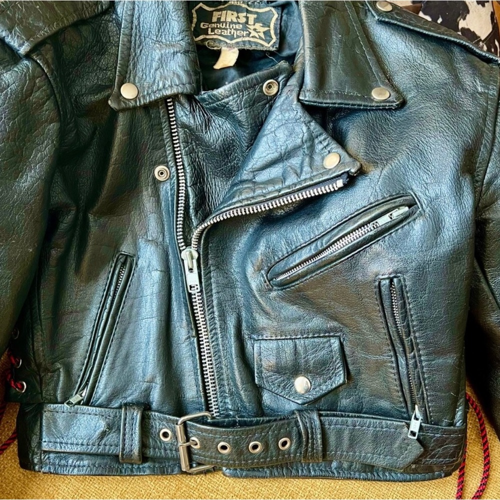 Vintage Genuine Leather Jacket! 🖤 - Picture 2 of 11